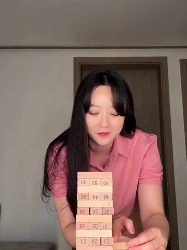 Naked korean amateur plays a risky game with wooden blocks reavealing pussy – @pandoras’s Sex Reel On koreanbj.club – TikTok Porn & Shorts